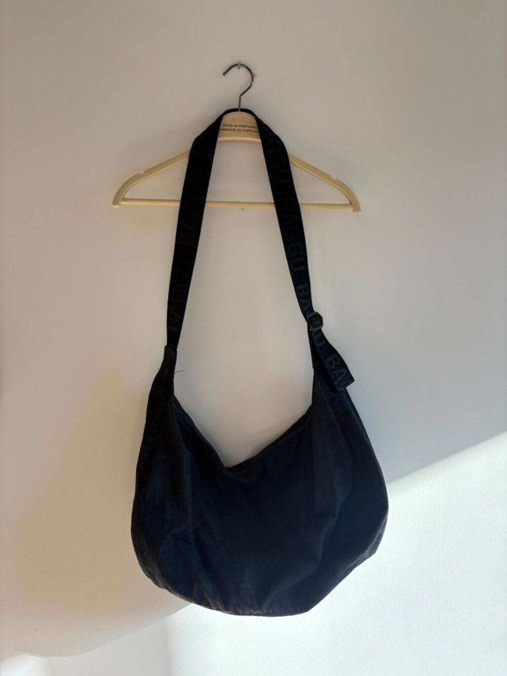 Baggu Black Nylon Crescent Shoulder Bag | Adjustable Logo Strap (Standard Size)